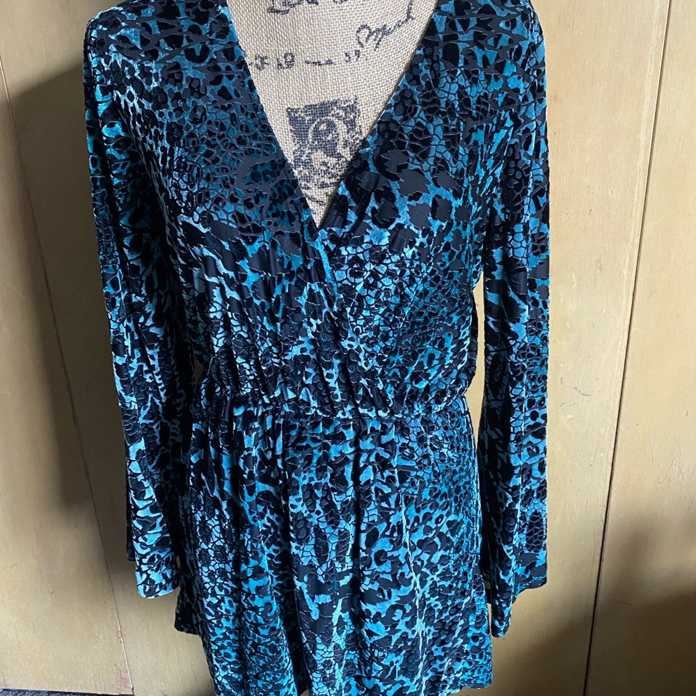 Velvet bell sleeve romper